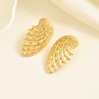 1 Pair Hip-Hop Simple Style Streetwear Feather Alloy Zinc Ear Studs main image 4