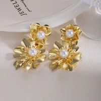 1 Pair Retro Exaggerated Flower Plating Inlay Iron Pearl Ear Studs main image 1