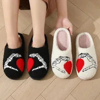 Unisex Casual Heart Shape Round Toe Cotton Slippers main image 1