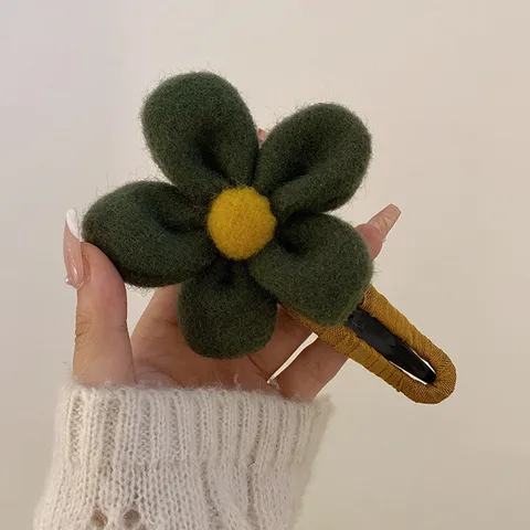 Fashion Flower Plush Hair Clip 1 Piece