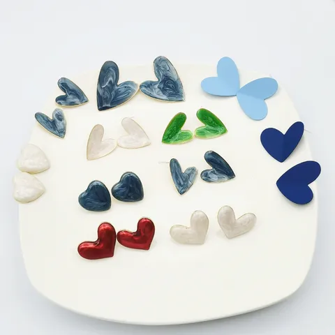 1 Pair Simple Style Heart Shape Alloy Ear Studs