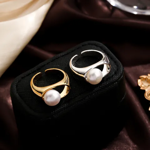 Elegant Round Freshwater Pearl Inlay Pearl 18k Gold Plated White Gold Plated Women's Rings