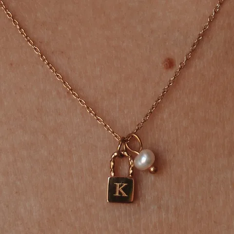 201 Stainless Steel 304 Stainless Steel Glass Gold Plated Casual Simple Style Pearl Plating Letter Lock Pendant Necklace