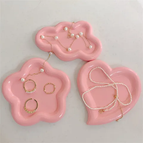 Basic Heart Shape Resin Ornaments Artificial Decorations