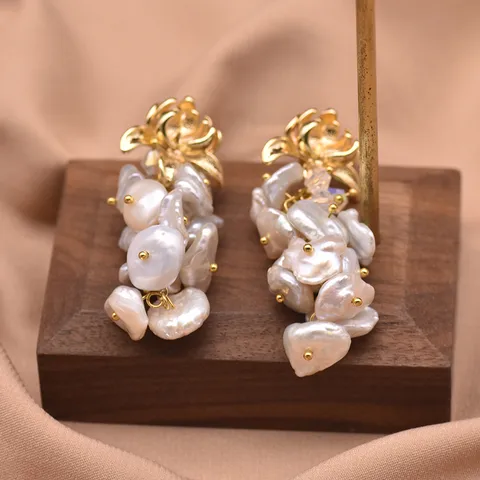 1 Pair Simple Style Classic Style Flower Plating Inlay Copper Pearl 18k Gold Plated Drop Earrings