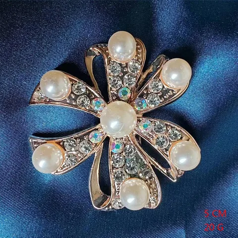 Elegant Leaf Flower Alloy Women's Brooches