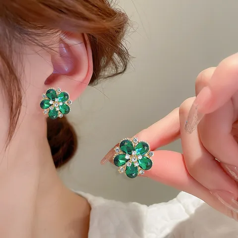 1 Pair Elegant Luxurious Queen Flower Inlay Alloy Artificial Diamond Ear Studs