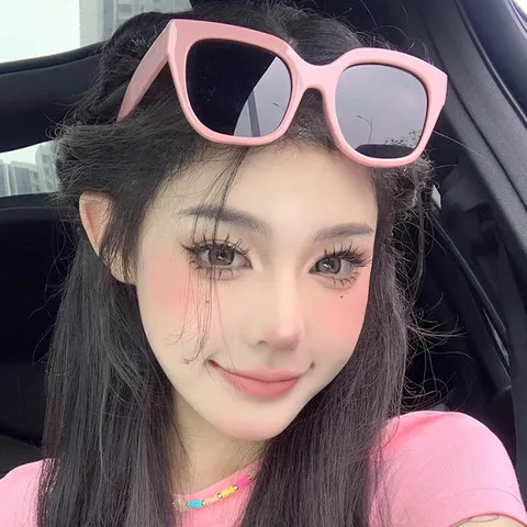 New Pink Ladies Sunglasses Classic Elegant Ultra Light Sunglasses Chattering Internet Popular Hot Sunglasses Wholesale