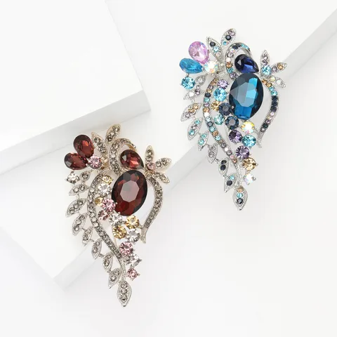 Elegant Geometric Alloy Inlay Rhinestones Glass Women's Brooches