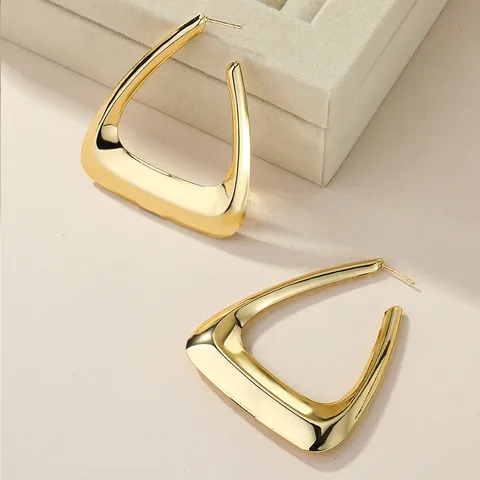 1 Pair Exaggerated Triangle Alloy Ear Studs