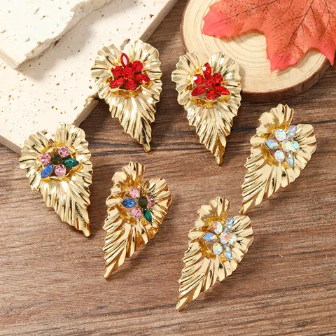 1 Pair Bohemian Classic Style Flower Inlay Alloy Rhinestones Gold Plated Drop Earrings