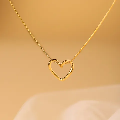 Wholesale Jewelry Elegant Simple Style Heart Shape 304 Stainless Steel Copper 18K Gold Plated Hollow Out Pendant Necklace