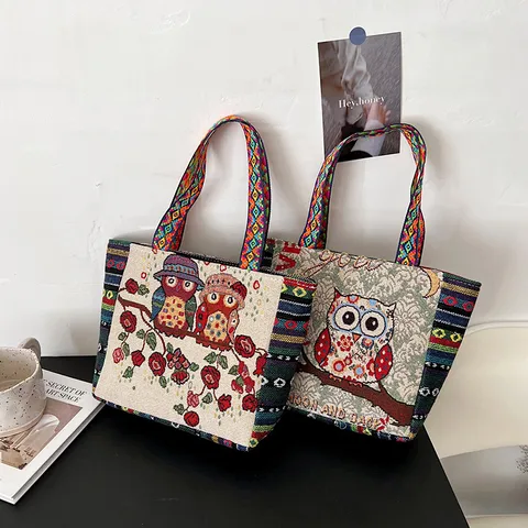 Women's Medium Canvas Animal Vacation Ethnic Style Square Zipper Tote Bag