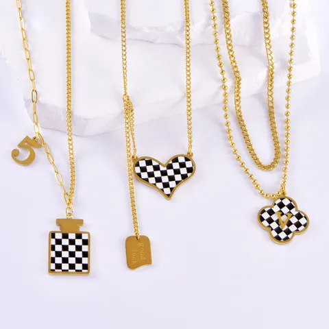 Wholesale Jewelry Casual Simple Style Four Leaf Clover Heart Shape Checkered 304 Stainless Steel Stainless Steel Necklaces