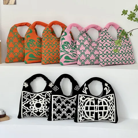 Women's Medium Polyester Printing Streetwear Dumpling Shape Buckle Handbag