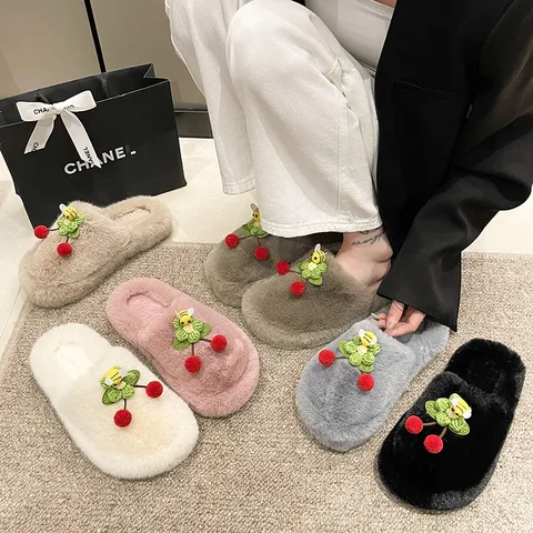 Women's Casual Streetwear Flower Round Toe Plush Slippers