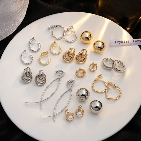 Simple  Style Geometric Round Ear Clip Minimalist Irregular Hollow Circle Ear Clip Without Pierced Earrings For Women