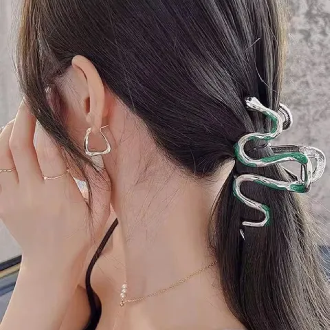 Green Snake-Shaped Metal Hairpin Women's Summer Niche Back Head Disc Hair Grab Clip Temperament Advanced Sense Shark Clip Headwear