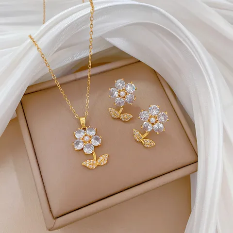 Wholesale Jewelry Luxurious Classic Style Artistic Flower Titanium Steel Copper Zircon Gold Plated Inlay Jewelry Set