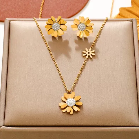 Wholesale Jewelry Sweet Pastoral Simple Style Flower 304 Stainless Steel Zircon 18K Gold Plated Inlay Jewelry Set