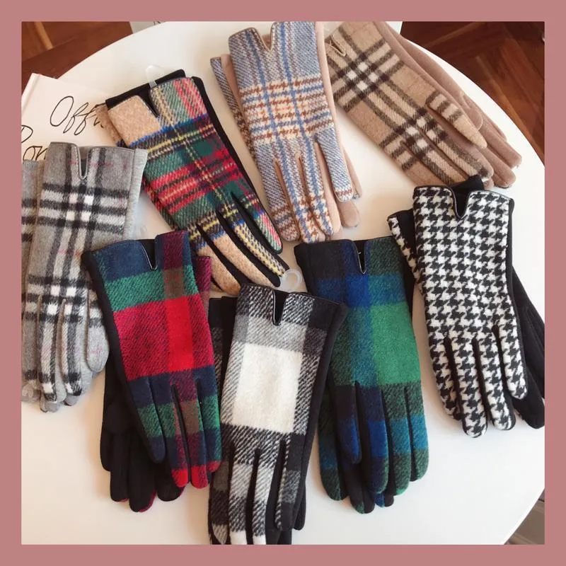 Women's Retro Plaid Woolen Polyester Gloves