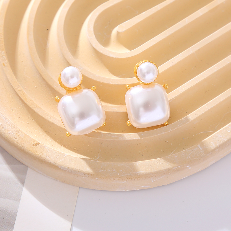 1 Pair Cute Square Inlay Alloy Artificial Pearls Ear Studs display picture 3