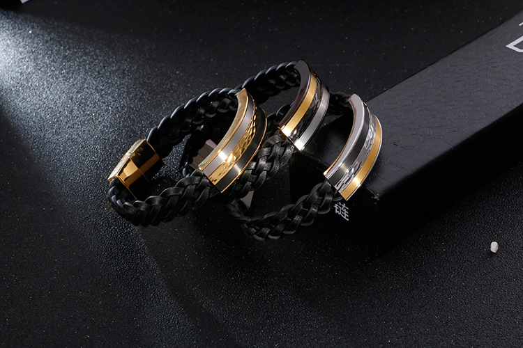 Punk Streetwear Geometric Titanium Steel Plating Men's Bangle display picture 3