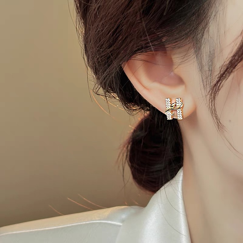 1 Pair Casual Artistic Commute Letter Alloy Ear Studs display picture 2