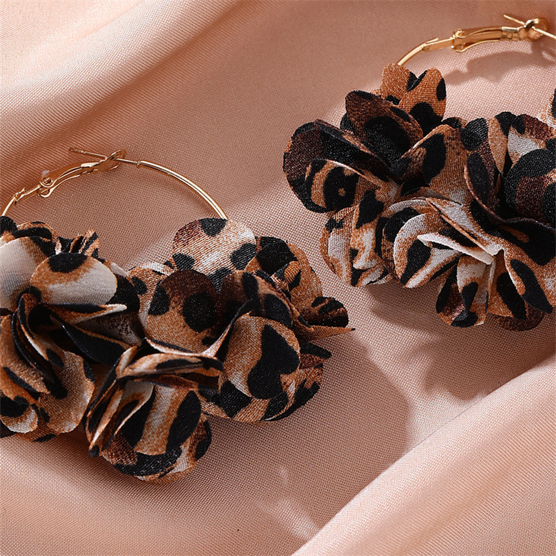 1 Pair Simple Style Classic Style Leopard Alloy Cloth Earrings display picture 6