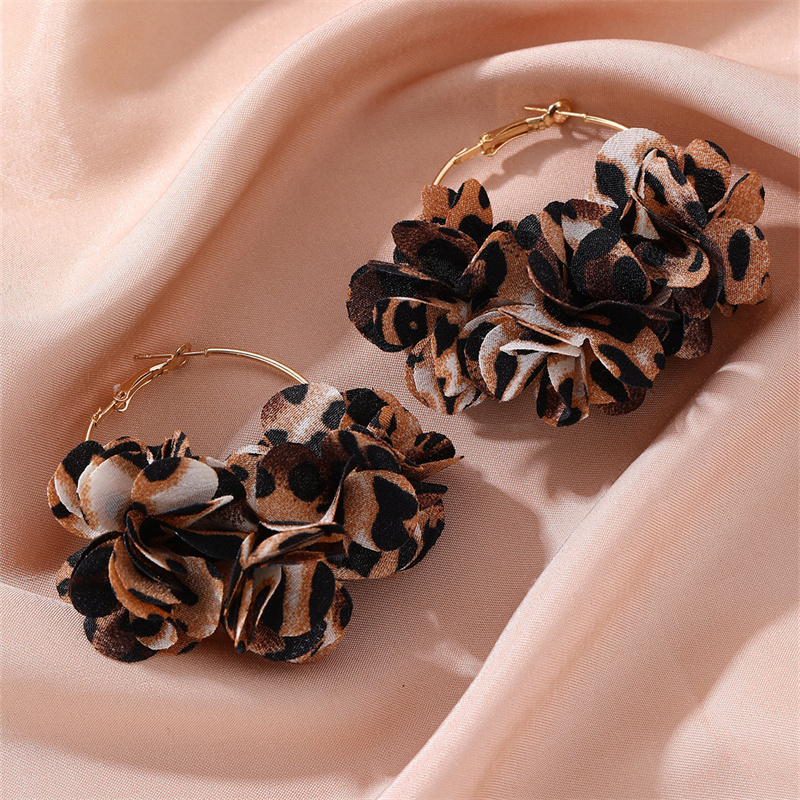 1 Pair Simple Style Classic Style Leopard Alloy Cloth Earrings display picture 5