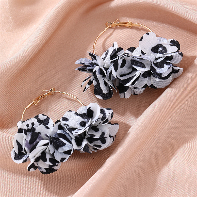 1 Pair Simple Style Classic Style Leopard Alloy Cloth Earrings display picture 10