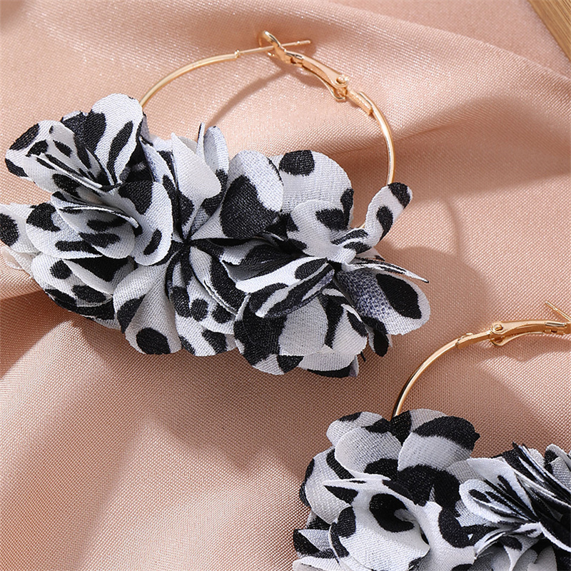 1 Pair Simple Style Classic Style Leopard Alloy Cloth Earrings display picture 8