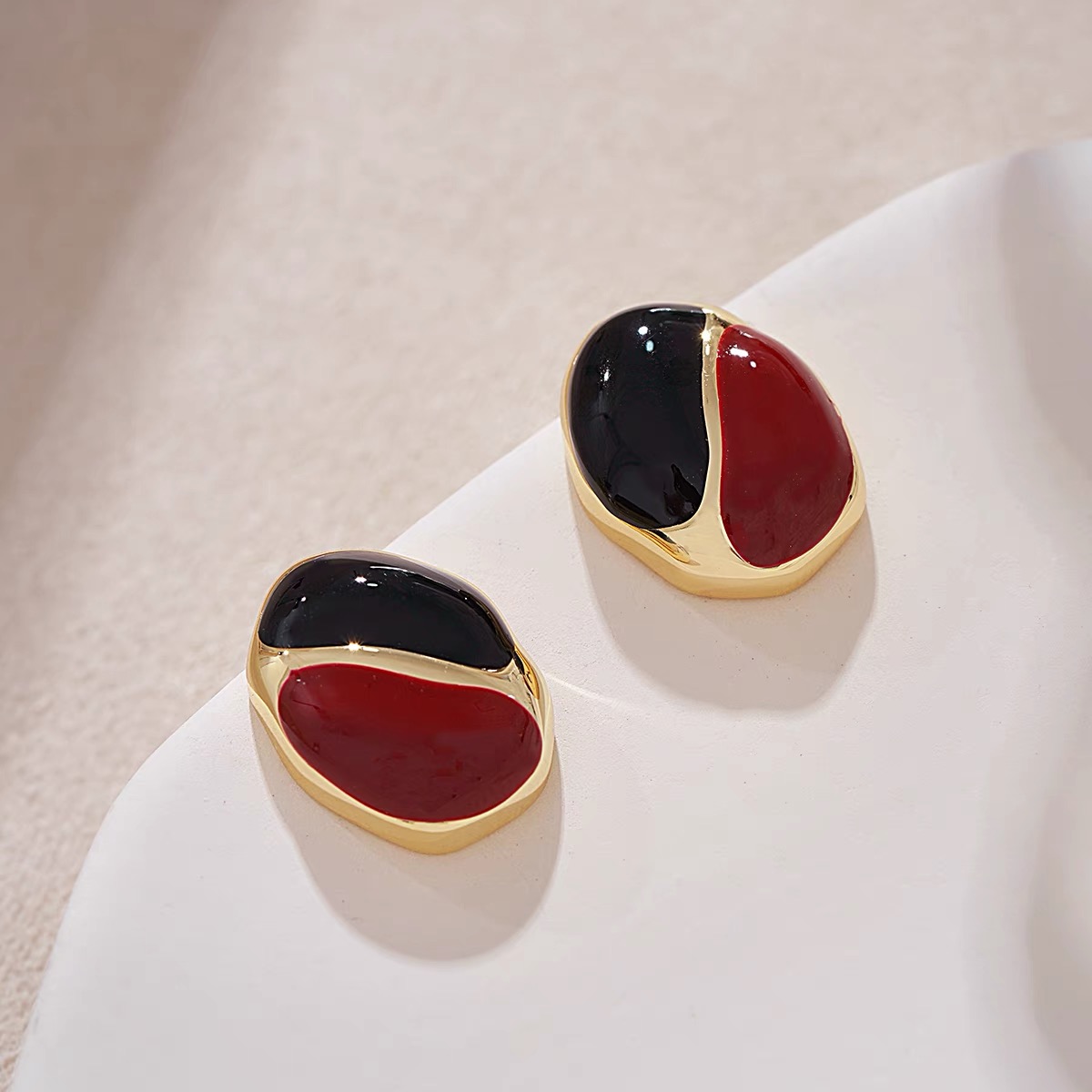 1 Pair Casual Romantic Commute Oval Heart Shape Alloy Ear Studs display picture 5