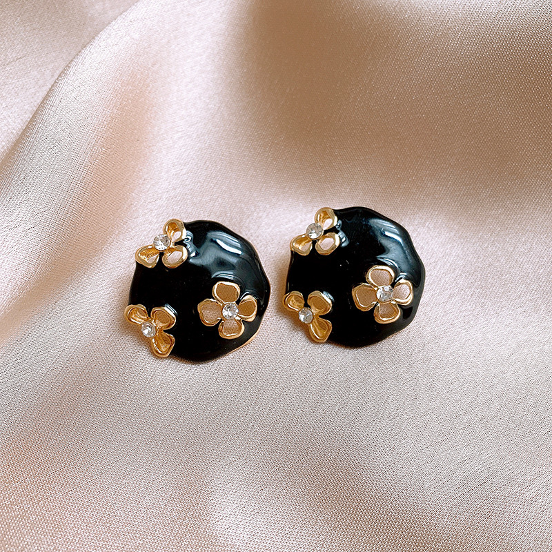 1 Pair Casual Retro Commute Flower Plating Alloy Ear Studs display picture 4