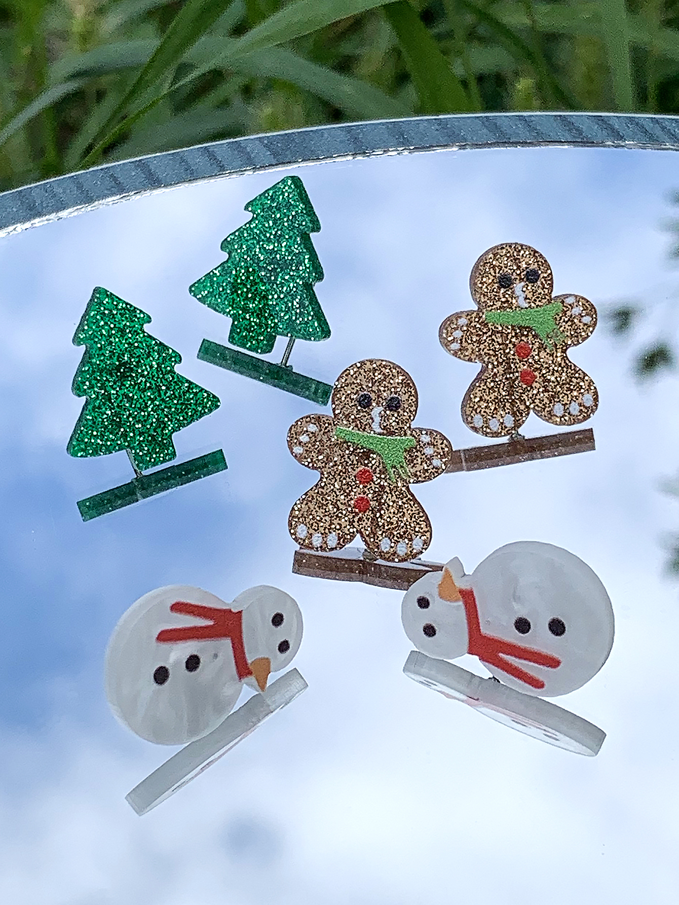 3 Pairs Cute Christmas Tree Gingerbread Snowman Arylic Ear Studs display picture 1