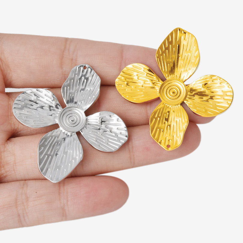 1 Piece 304 Stainless Steel 18K Gold Plated Flower Pendant display picture 3