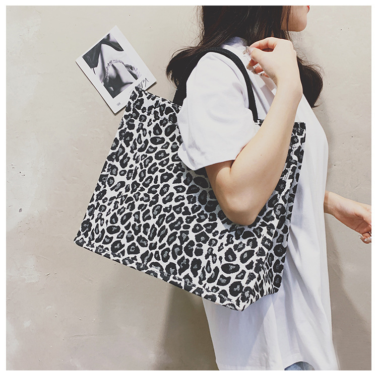 Canvas Women's Bag  New Korean-style Animal Pattern Internet Popular Tote Bag Simple Design Canvas Mending Class Bag For College Students display picture 11