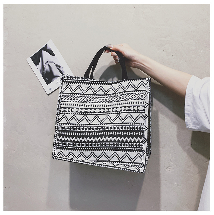 Canvas Women's Bag  New Korean-style Animal Pattern Internet Popular Tote Bag Simple Design Canvas Mending Class Bag For College Students display picture 14