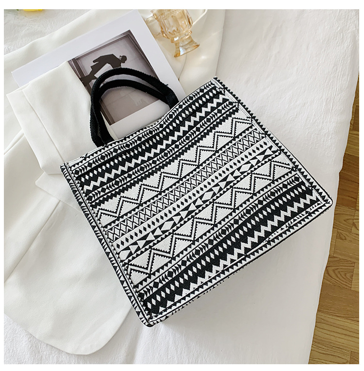 Canvas Women's Bag  New Korean-style Animal Pattern Internet Popular Tote Bag Simple Design Canvas Mending Class Bag For College Students display picture 19