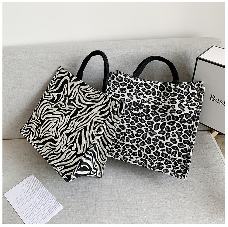 Canvas Women's Bag  New Korean-style Animal Pattern Internet Popular Tote Bag Simple Design Canvas Mending Class Bag For College Students display picture 28