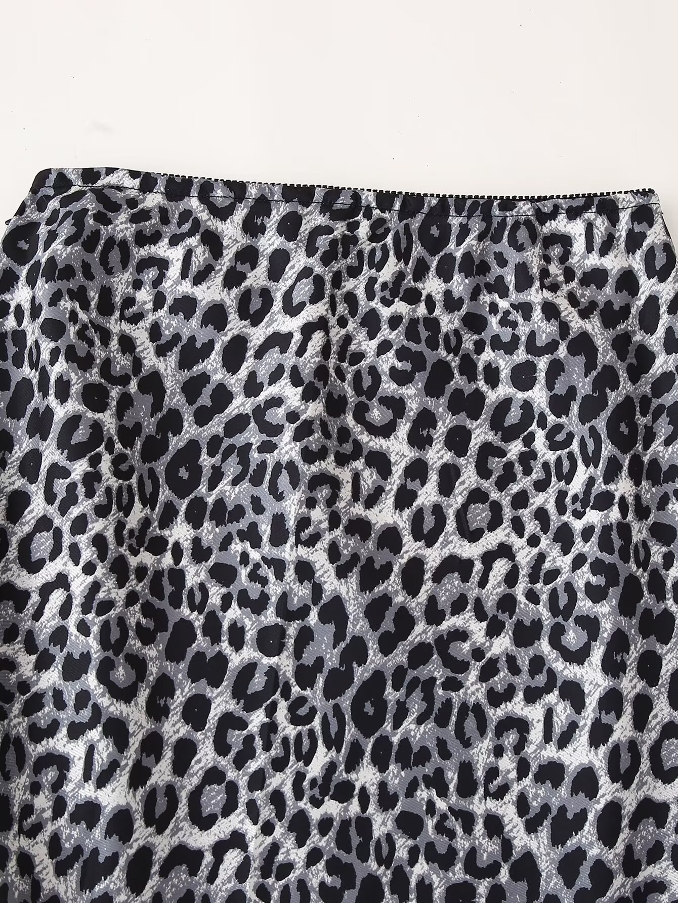 Wholesale  Summer New Women's Animal Print Silk Satin Texture Skirt Women display picture 8