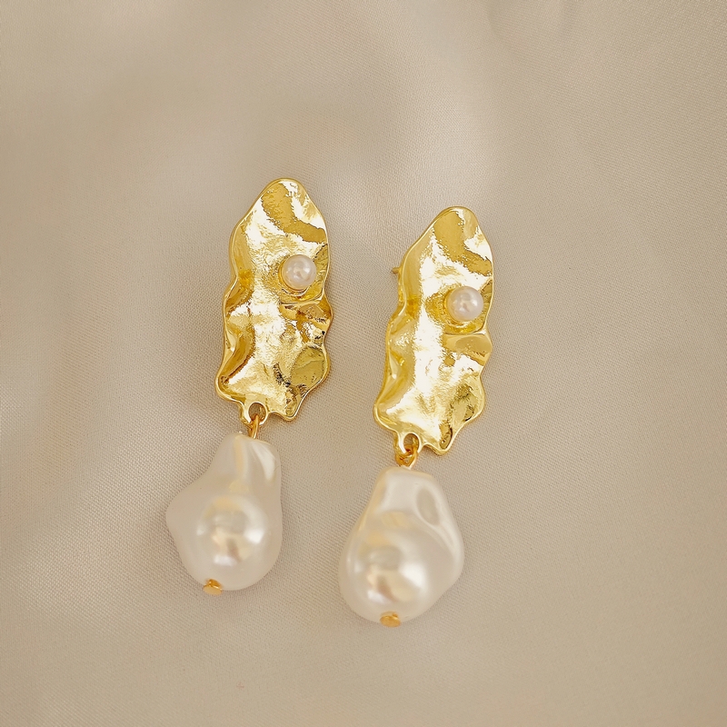 1 Pair Elegant Irregular Plating Inlay Alloy Pearl Gold Plated Drop Earrings display picture 5