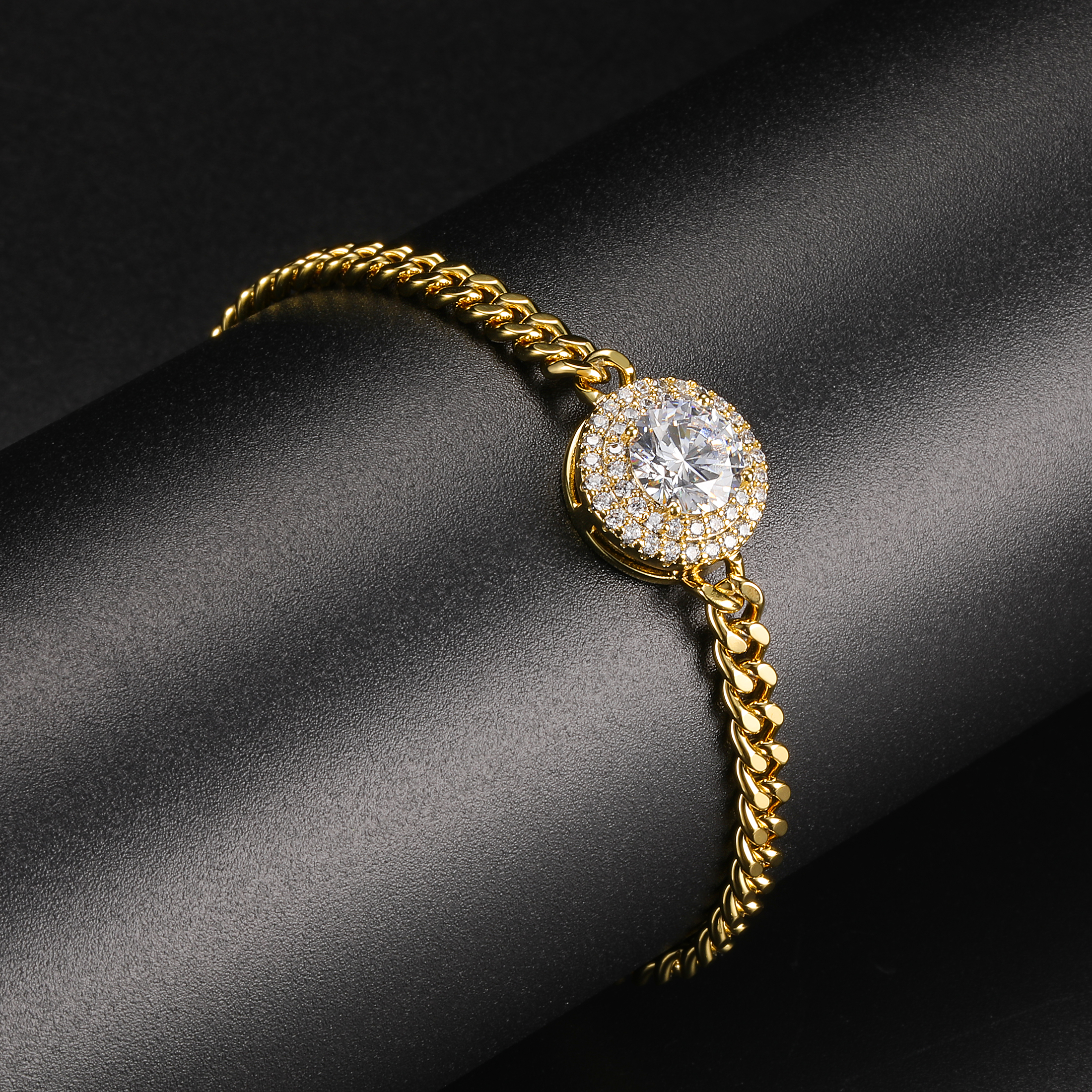 Wholesale Casual Classic Style Round Brass Inlay 18K Gold Plated Zircon Bracelets display picture 1