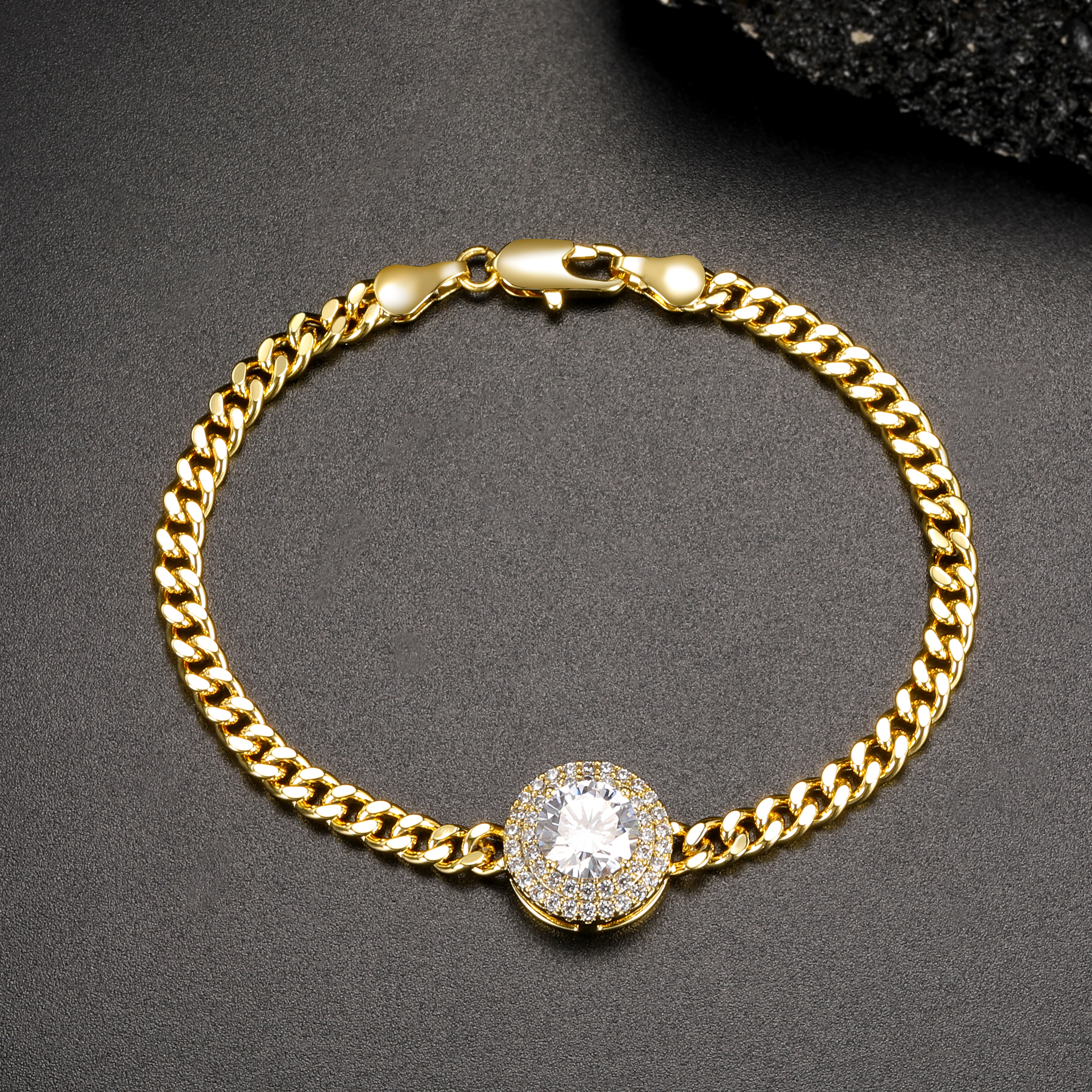 Wholesale Casual Classic Style Round Brass Inlay 18K Gold Plated Zircon Bracelets display picture 4