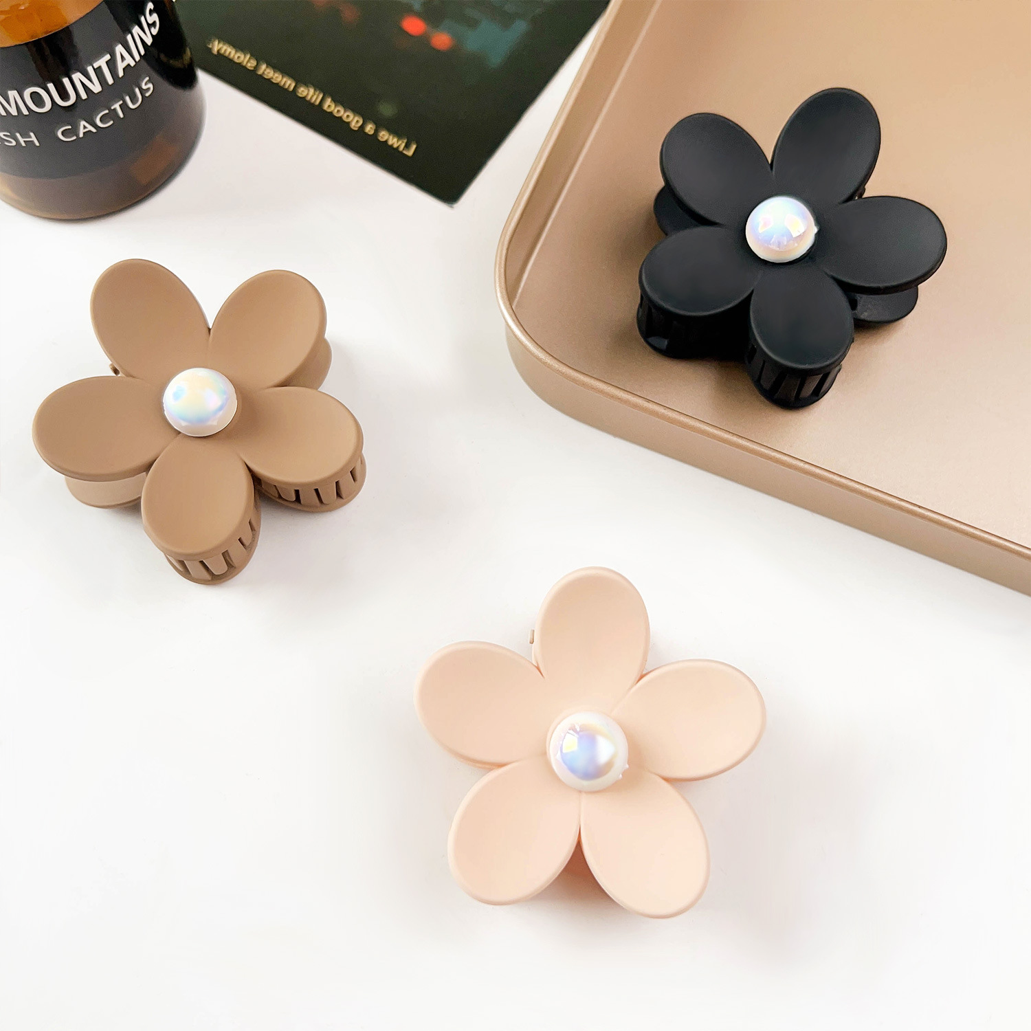 Women's Sweet Simple Style Flower Plastic Hair Claws display picture 2