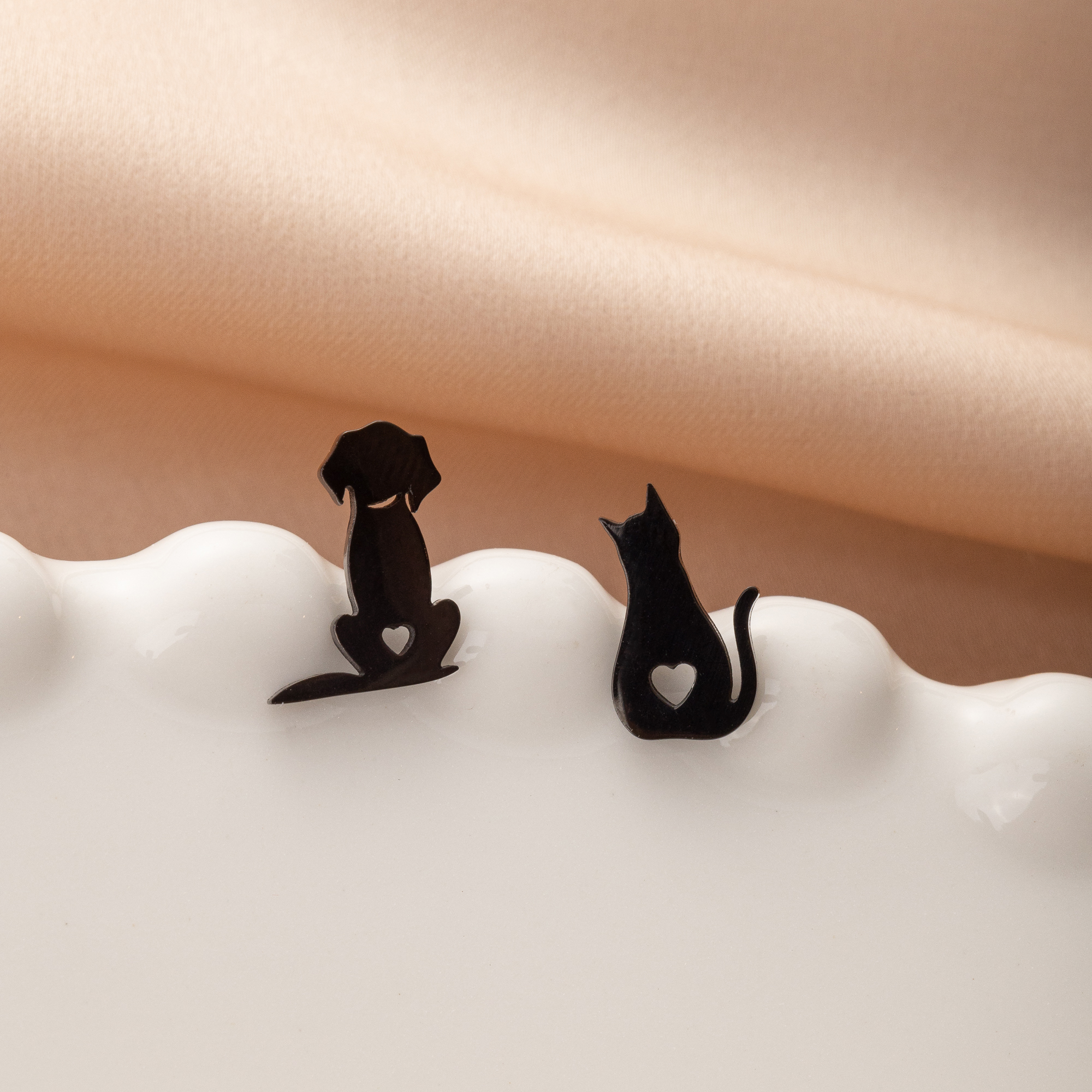 1 Pair Cute Simple Style Dog Polishing 304 Stainless Steel 18K Gold Plated Ear Studs display picture 1