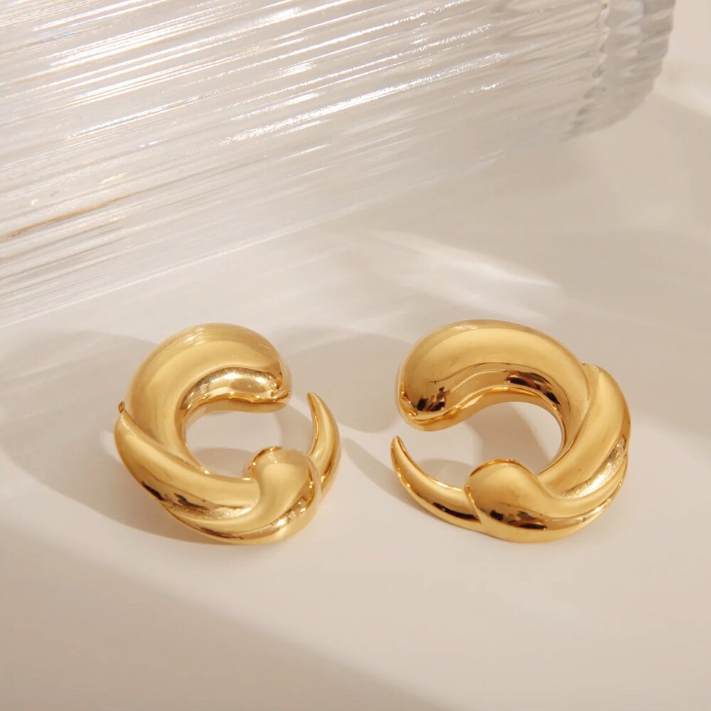 1 Pair Casual Modern Style C Shape Tornado Plating 304 Stainless Steel 18K Gold Plated Ear Studs display picture 4