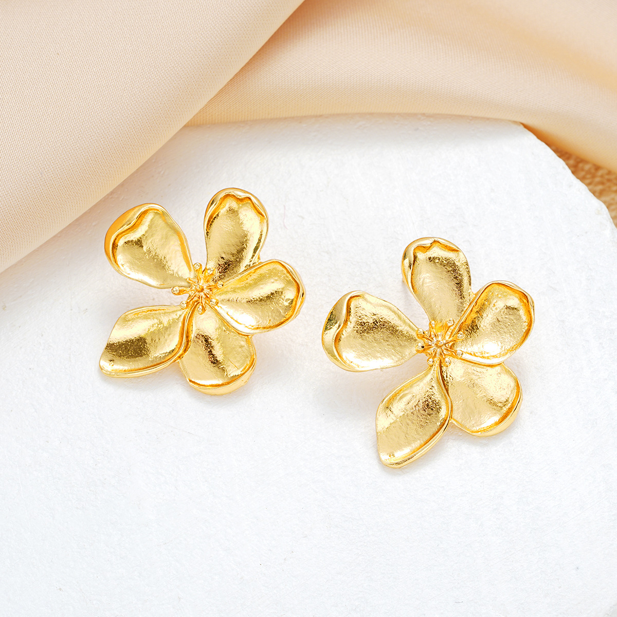 1 Pair Sweet Simple Style Flower Plating Alloy Ear Studs display picture 3