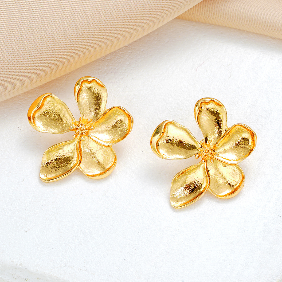 1 Pair Sweet Simple Style Flower Plating Alloy Ear Studs display picture 5